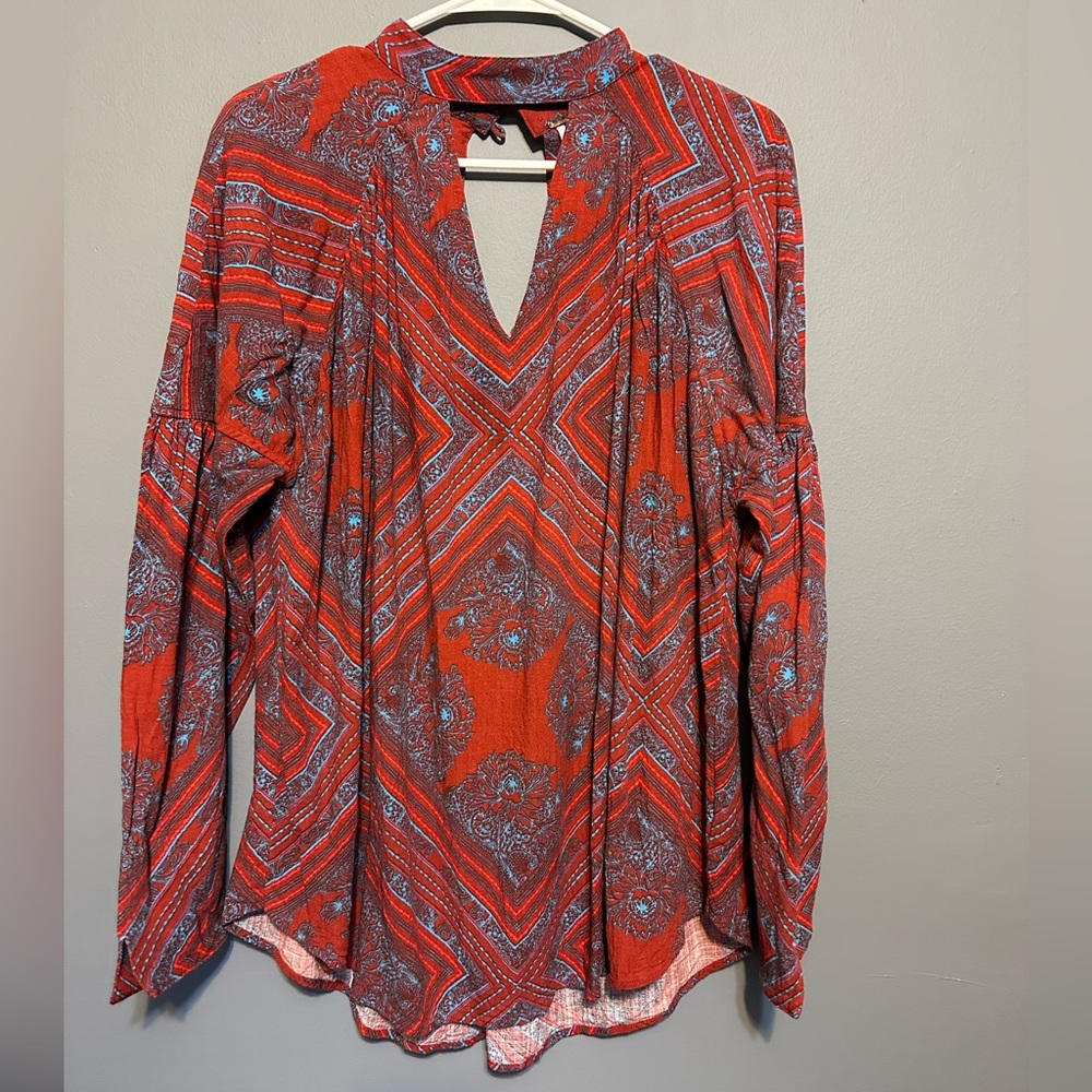Free People Walking On A Dream V-neck Cutout Tunic Blouse Red & Blue Paisley